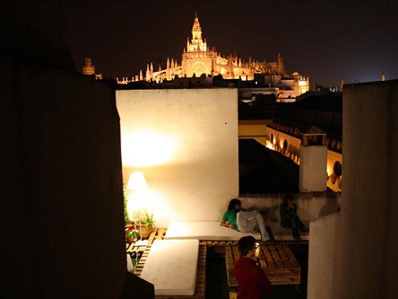 The Living Roof Hostel Madrid Buitenkant foto